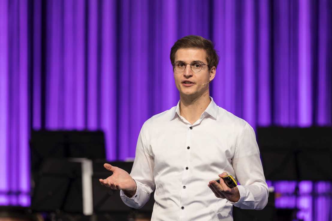 A photo of Reinhard Wiesmayr presenting